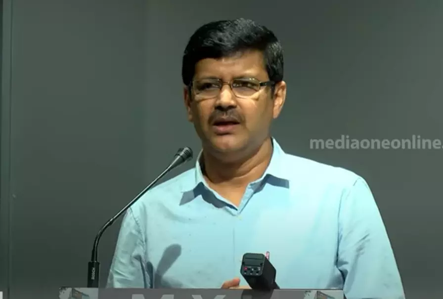 മീഡിയവൺ ഉള്ളടക്കത്തിൽ പ്രശ്നമുണ്ടെങ്കിൽ എന്നെ അറസ്റ്റ് ചെയ്യാൻ മടിക്കുന്നത് എന്തുകൊണ്ട്? പ്രമോദ് രാമൻ മീഡിയവൺ ഉള്ളടക്കത്തിൽ പ്രശ്നമുണ്ടെങ്കിൽ എന്നെ അറസ്റ്റ് ചെയ്യാൻ മടിക്കുന്നത് എന്തുകൊണ്ട്? പ്രമോദ് രാമൻ