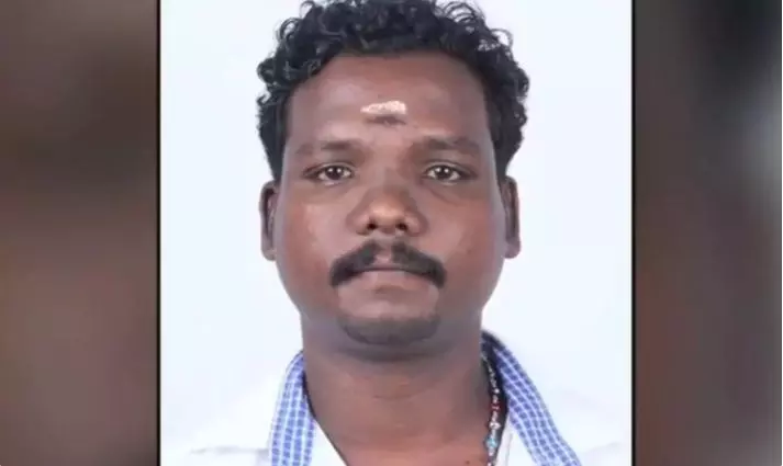 ട്വന്റി ട്വന്റി പ്രവർത്തകൻ ദീപുവിന്റെ കൊലപാതകം; സി.പി.എം പ്രതിരോധത്തില്, പ്രതികരിക്കാതെ ജില്ലാ നേതൃത്വം ട്വന്റി ട്വന്റി പ്രവർത്തകൻ ദീപുവിന്റെ കൊലപാതകം; സി.പി.എം പ്രതിരോധത്തില്, പ്രതികരിക്കാതെ ജില്ലാ നേതൃത്വം