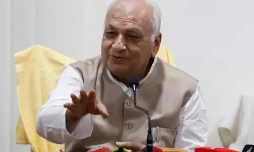 ഉത്തമവിശ്വാസിയല്ല, ആരിഫ് മുഹമ്മദ് ഖാൻ ഇസ്ലാമിന് പുറത്തേക്കെന്ന് എസ്.വൈ.എസ് ഉത്തമവിശ്വാസിയല്ല, ആരിഫ് മുഹമ്മദ് ഖാൻ ഇസ്ലാമിന് പുറത്തേക്കെന്ന് എസ്.വൈ.എസ്