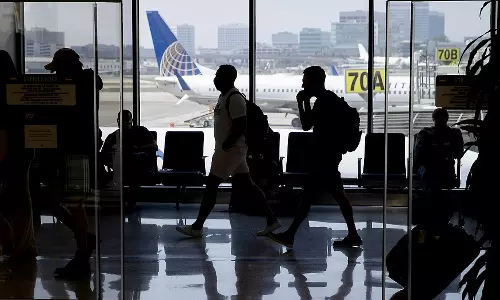 ഒമാനില് ആഭ്യന്തര വിമാനയാത്രക്കാരുടെ എണ്ണത്തില് വന് വര്ധനവ് ഒമാനില് ആഭ്യന്തര വിമാനയാത്രക്കാരുടെ എണ്ണത്തില് വന് വര്ധനവ്