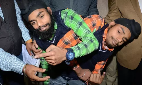 ഒരൊറ്റ ഉടലിൽ രണ്ട് വോട്ട്; ചരിത്രം കുറിച്ച് സോഹൻ-മോഹൻ