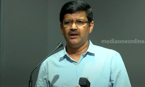 മീഡിയവൺ ഉള്ളടക്കത്തിൽ പ്രശ്‌നമുണ്ടെങ്കിൽ എന്നെ അറസ്റ്റ് ചെയ്യാൻ മടിക്കുന്നത് എന്തുകൊണ്ട്? പ്രമോദ് രാമൻ