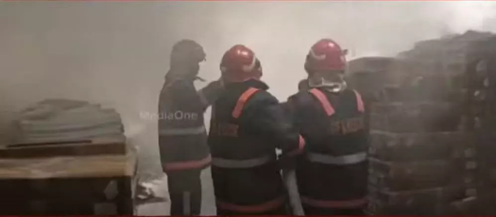 ആലപ്പുഴയിൽ കയർ ഫാക്ടറിക്ക് തീപിടിച്ചു ആലപ്പുഴയിൽ കയർ ഫാക്ടറിക്ക് തീപിടിച്ചു