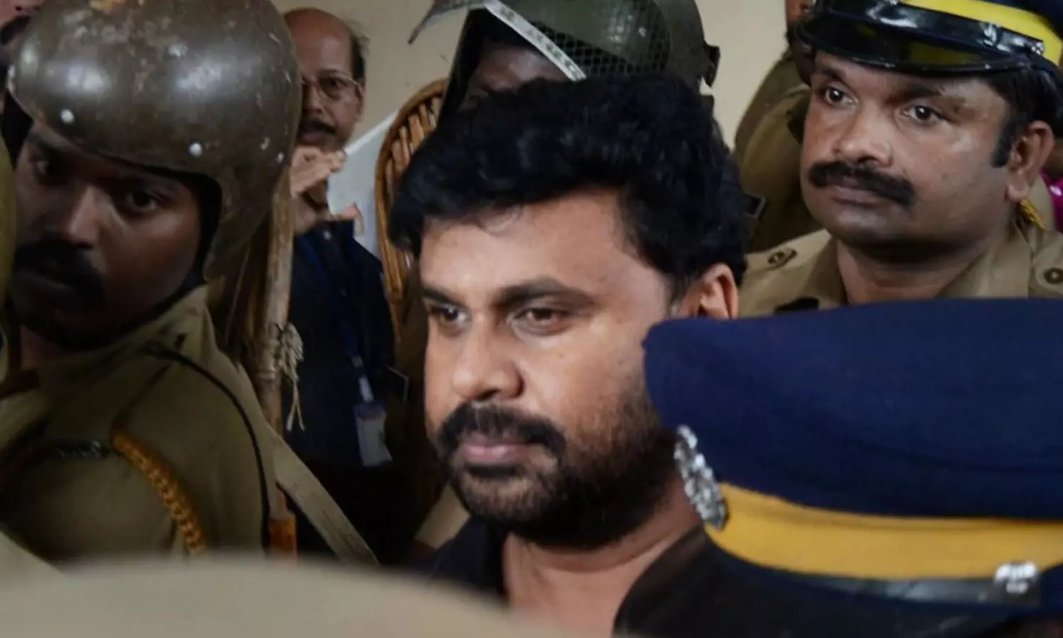 തുടരന്വേഷണം റദ്ദാക്കണമെന്ന ദിലീപിന്റെ ഹരജിയിൽ നടിയെ കക്ഷി ചേര്ക്കും തുടരന്വേഷണം റദ്ദാക്കണമെന്ന ദിലീപിന്റെ ഹരജിയിൽ നടിയെ കക്ഷി ചേര്ക്കും