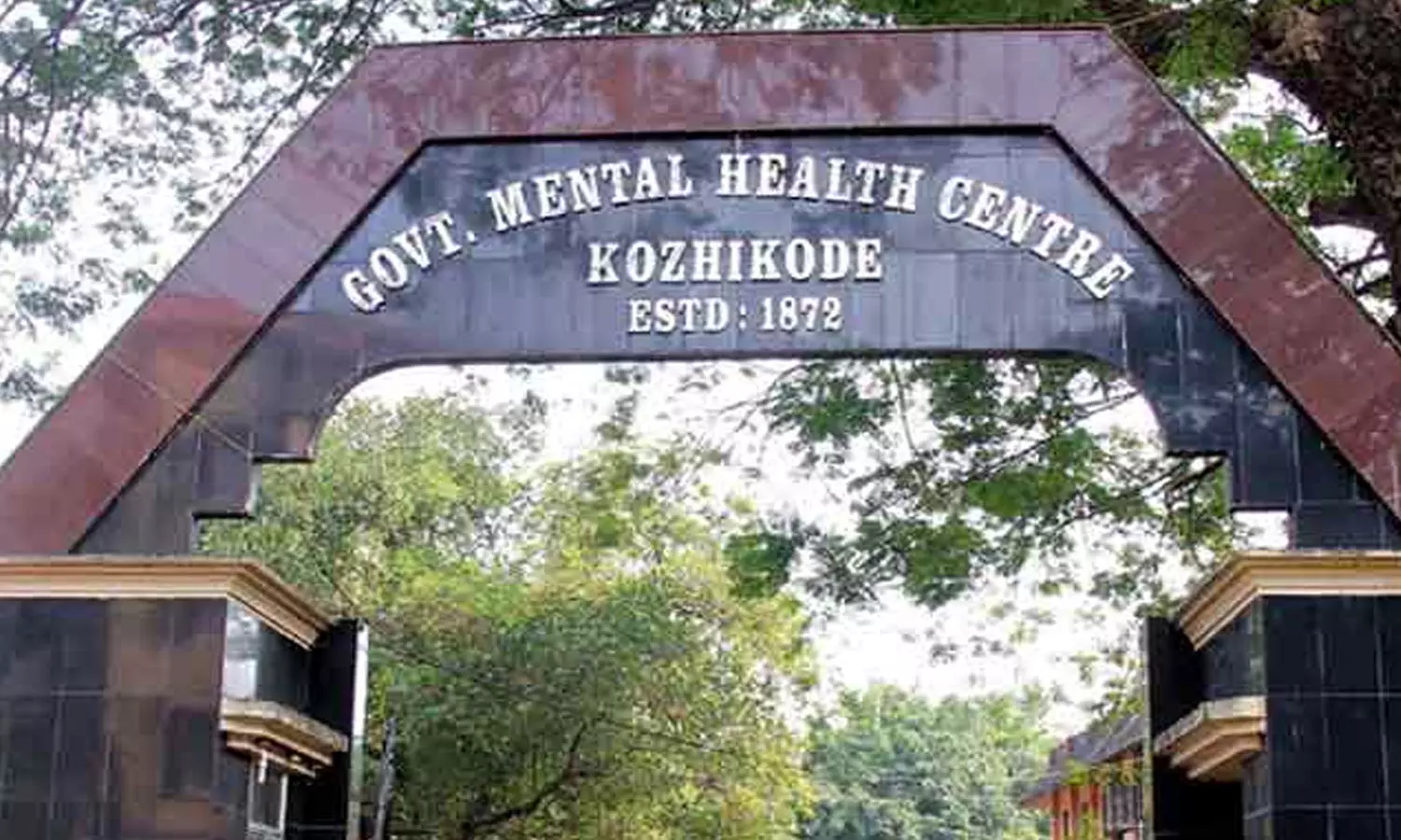 കുതിരവട്ടം മാനസികാരോഗ്യ  കേന്ദത്തിൽ എട്ട് സെക്യൂരിറ്റി ജീവനക്കാരെയെങ്കിലും അടിയന്തരമായി നിയമിക്കണം: ഹൈക്കോടതി