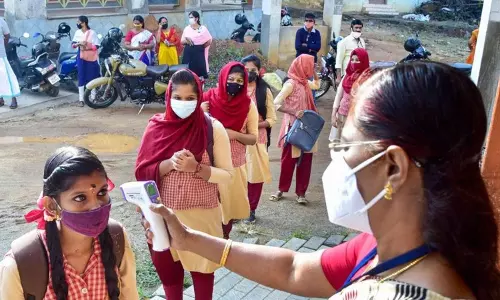 ഇന്ന് മുതൽ എല്ലാ ക്ലാസിലും മുഴുവൻ സമയം അധ്യയനം; സംസ്ഥാനത്തെ സ്‌കൂളുകൾ സാധാരണ നിലയിലേക്ക്