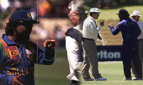 തൊട്രാ പാക്കലാം... പകച്ചുനിന്ന മുരളിയെ ചേര്ത്തുപിടിച്ച് അര്ജുന രണതുംഗെ; ക്രിക്കറ്റ് ചരിത്രത്തിലെ ആ മരണമാസ് സീന് തൊട്രാ പാക്കലാം... പകച്ചുനിന്ന മുരളിയെ ചേര്ത്തുപിടിച്ച് അര്ജുന രണതുംഗെ; ക്രിക്കറ്റ് ചരിത്രത്തിലെ ആ മരണമാസ് സീന്