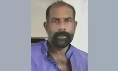 കൊല്ലപ്പെട്ട ഹരിദാസിന്റെ വീടിന് സമീപത്ത് നിന്ന് വാളും ഇരുമ്പ് ദണ്ഡും കണ്ടെത്തി കൊല്ലപ്പെട്ട ഹരിദാസിന്റെ വീടിന് സമീപത്ത് നിന്ന് വാളും ഇരുമ്പ് ദണ്ഡും കണ്ടെത്തി