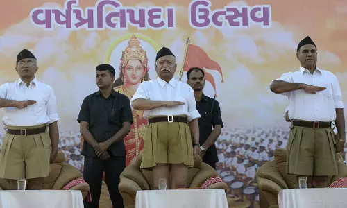 ആർ.എസ്.എസിന് ഇനി മുസ്ലിമും ക്രിസ്ത്യാനിയുമില്ല; പകരം പുതിയ ഹിന്ദുനാമം ആർ.എസ്.എസിന് ഇനി മുസ്ലിമും ക്രിസ്ത്യാനിയുമില്ല; പകരം പുതിയ ഹിന്ദുനാമം