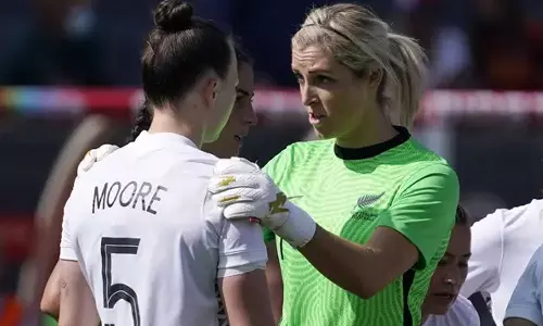 സെൽഫ് ഗോളിൽ ഹാട്രിക്ക്;നാണക്കേടിന്റെ റെക്കോർഡിൽ ന്യൂസിലൻഡ് താരം