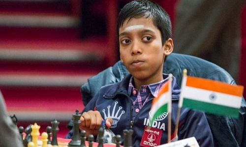 ലോക ചെസ്സ് ചാമ്പ്യൻ മാഗ്‌നസ് കാൾസനെ അട്ടിമറിച്ച് ഇന്ത്യയുടെ കൗമാരതാരം ഗ്രാൻഡ് മാസ്റ്റർ ആർ.പ്രജ്ഞാനന്ദ