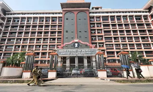 ദിലീപിന്റെ അഭിഭാഷകന് ക്രൈംബ്രാഞ്ച് നോട്ടീസ്; അഭിഭാഷകർ നാളെ ഹൈക്കോടതിക്ക് മുന്നിൽ പ്രതിഷേധിക്കും