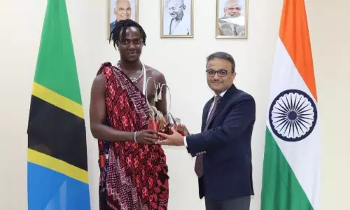 ഇൻസ്റ്റഗ്രാമിലെ വൈറൽ താരം  കിലി പോളിനെ ആദരിച്ച് ഇന്ത്യൻ ഹൈക്കമ്മീഷൻ