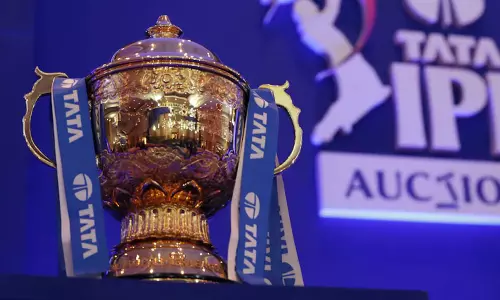 എടുത്തെറിയുന്നത് അമ്പതിനായിരം കോടി, ഐപിഎൽ യുദ്ധത്തിൽ ആരു ജയിക്കും; റിലയൻസോ ആമസോണോ?