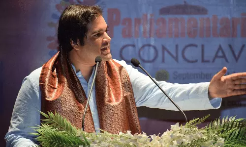 ജനങ്ങൾക്കു വേണ്ടിയുള്ള ഭരണകൂടം ഒരിക്കലും മുതലാളിത്തത്തെ പിന്തുണക്കില്ല;  കേന്ദ്രത്തിനെതിരെ വീണ്ടും രൂക്ഷവിമര്‍ശനവുമായി വരുൺ ഗാന്ധി