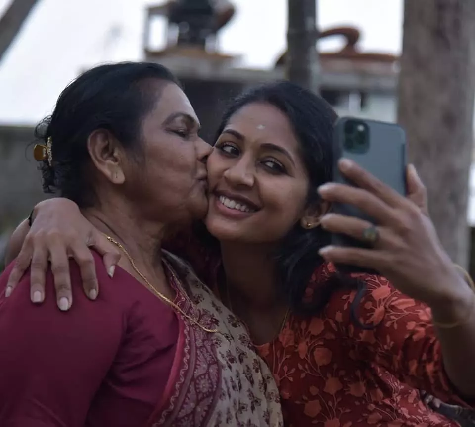 എന്റെ ലളിതാന്റി...എനിക്ക് സഹിക്കാൻ പറ്റുന്നില്ല; കണ്ണീര് കുറിപ്പുമായി നവ്യ നായര് എന്റെ ലളിതാന്റി...എനിക്ക് സഹിക്കാൻ പറ്റുന്നില്ല; കണ്ണീര് കുറിപ്പുമായി നവ്യ നായര്