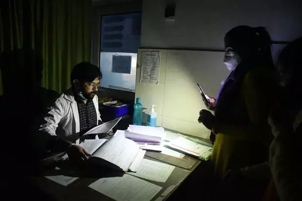 വെള്ളവും കറന്‍റുമില്ലാതെ 36 മണിക്കൂര്‍; ചണ്ഡീഗഡിനെ സ്തംഭിപ്പിച്ച് വൈദ്യുതി ജീവനക്കാരുടെ സമരം