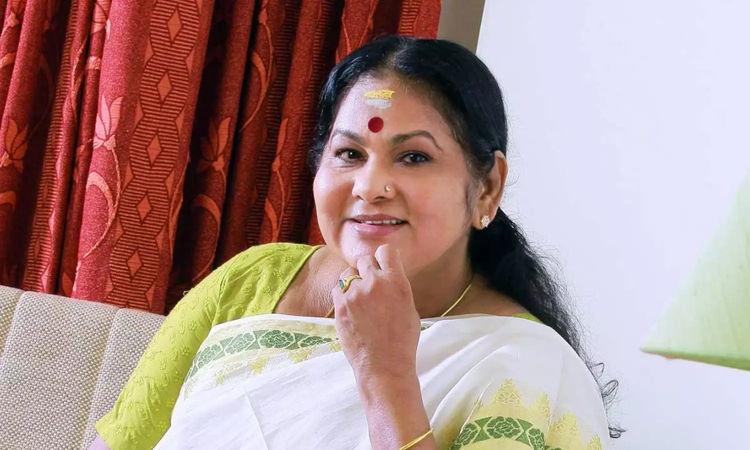 ഓർമയിൽ അന്ത്യ വിശ്രമം,കണ്ണെത്തും ദൂരത്ത് ഭരതൻ, മലയാളത്തിന്റെ മഹാനടിക്ക് കേരളത്തിന്റെ യാത്രാമൊഴി ഓർമയിൽ അന്ത്യ വിശ്രമം,കണ്ണെത്തും ദൂരത്ത് ഭരതൻ, മലയാളത്തിന്റെ മഹാനടിക്ക് കേരളത്തിന്റെ യാത്രാമൊഴി