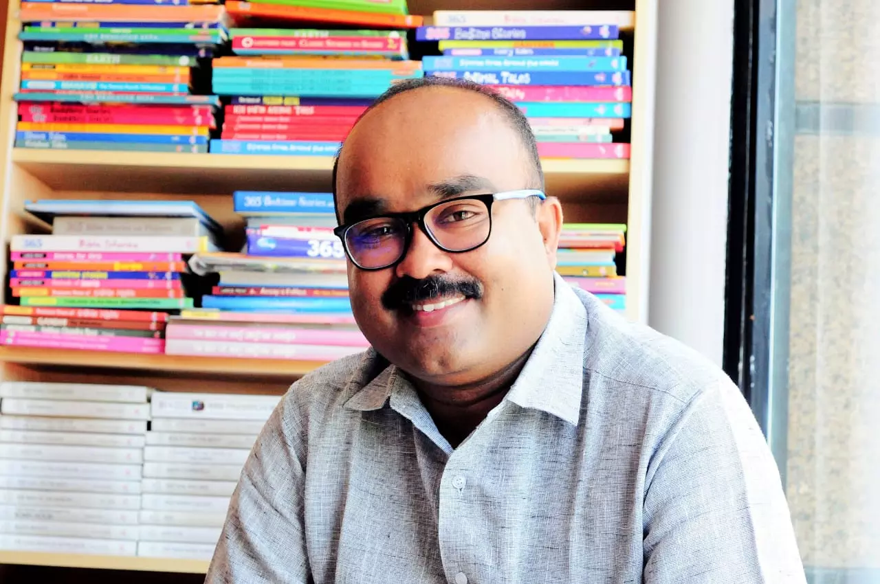 അച്ഛന് കൊടുക്കാന് പറഞ്ഞ് അവന്റെ അമ്മ കൊടുത്തയച്ച ഒരു സമ്മാനവും അക്കൂട്ടത്തിലുണ്ടായിരുന്നു, യുക്രൈനില് നിന്നുള്ള ഒന്നാന്തരം വോഡ്ക അച്ഛന് കൊടുക്കാന് പറഞ്ഞ് അവന്റെ അമ്മ കൊടുത്തയച്ച ഒരു സമ്മാനവും അക്കൂട്ടത്തിലുണ്ടായിരുന്നു, യുക്രൈനില് നിന്നുള്ള ഒന്നാന്തരം വോഡ്ക