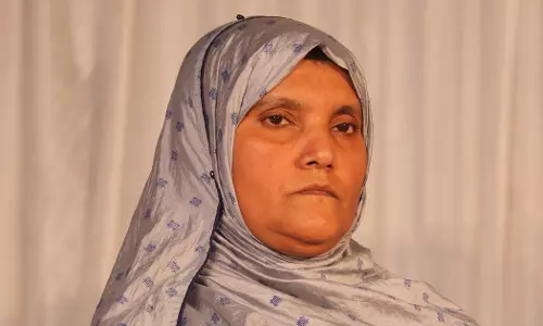 കായികമേളാ ചാമ്പ്യനായിട്ടും ഹിജാബ് ധരിച്ചതിനാൽ കോളേജ് മാസികയിൽ ഇടംകിട്ടിയില്ല; അനുഭവം പങ്കുവെച്ച് സാമൂഹിക പ്രവർത്തക കായികമേളാ ചാമ്പ്യനായിട്ടും ഹിജാബ് ധരിച്ചതിനാൽ കോളേജ് മാസികയിൽ ഇടംകിട്ടിയില്ല; അനുഭവം പങ്കുവെച്ച് സാമൂഹിക പ്രവർത്തക