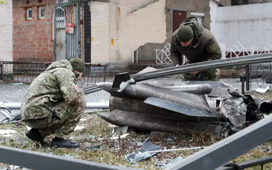 50 റഷ്യൻ സൈനികരെ വധിച്ച് യുക്രൈന്റെ തിരിച്ചടി; പട്ടാള നിയമം പ്രഖ്യാപിച്ച് പ്രസിഡന്റ് 50 റഷ്യൻ സൈനികരെ വധിച്ച് യുക്രൈന്റെ തിരിച്ചടി; പട്ടാള നിയമം പ്രഖ്യാപിച്ച് പ്രസിഡന്റ്