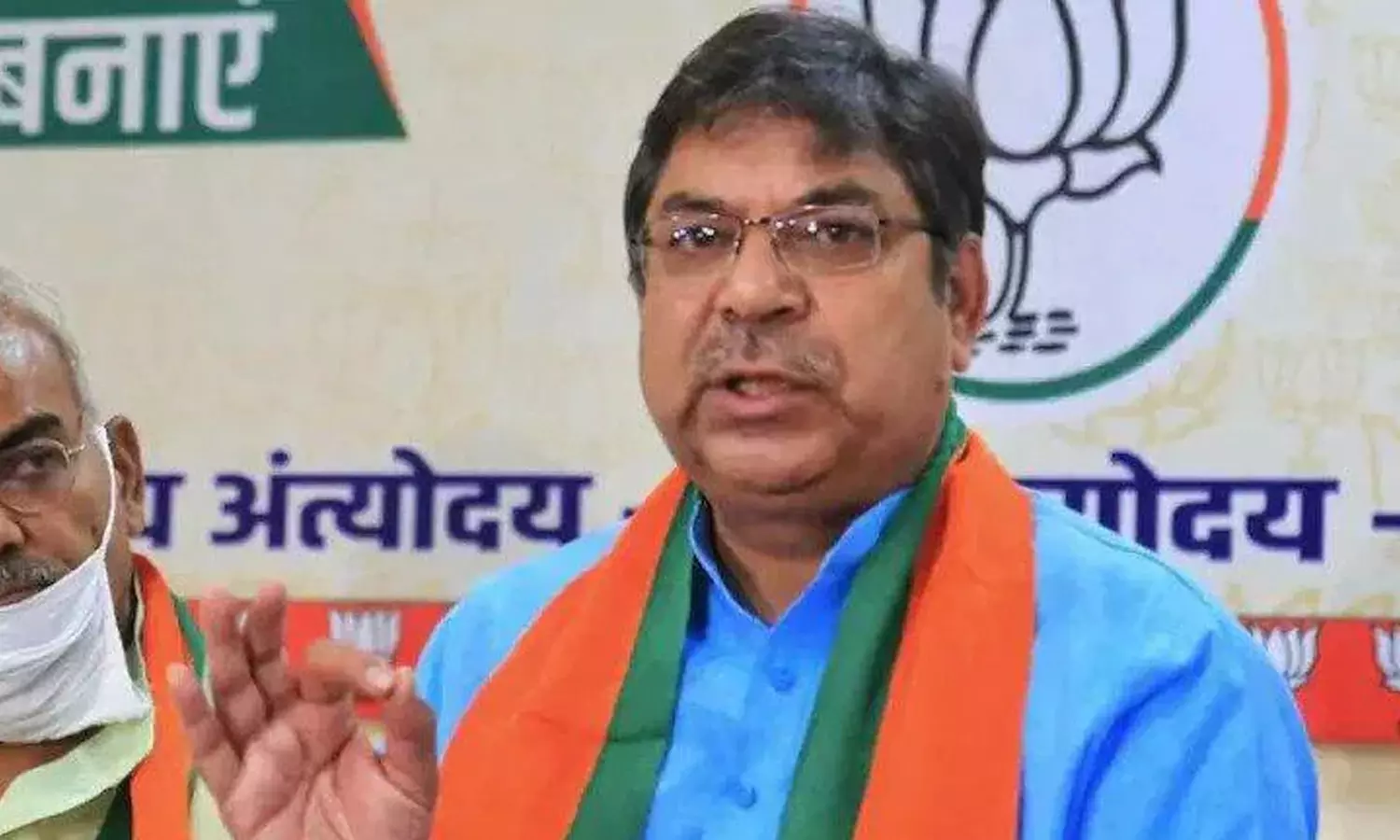 ബജറ്റ് കറുത്ത മണവാട്ടിക്ക് മേക്കപ്പ് ഇട്ടതുപോലെ; വിവാദമായപ്പോൾ മാപ്പ് പറഞ്ഞ് രാജസ്ഥാൻ ബി.ജെ.പി അധ്യക്ഷൻ ബജറ്റ് കറുത്ത മണവാട്ടിക്ക് മേക്കപ്പ് ഇട്ടതുപോലെ; വിവാദമായപ്പോൾ മാപ്പ് പറഞ്ഞ് രാജസ്ഥാൻ ബി.ജെ.പി അധ്യക്ഷൻ