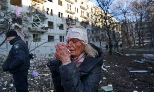 മൂന്നുഭാഗത്തുനിന്നും വളഞ്ഞ് റഷ്യ, കനത്ത വ്യോമാക്രമണം; ഒഡേസയിൽ ആറുപേർ കൊല്ലപ്പെട്ടു മൂന്നുഭാഗത്തുനിന്നും വളഞ്ഞ് റഷ്യ, കനത്ത വ്യോമാക്രമണം; ഒഡേസയിൽ ആറുപേർ കൊല്ലപ്പെട്ടു