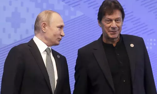 യുക്രൈൻ സംഘർഷത്തിനിടെ ഇമ്രാൻ ഖാൻ റഷ്യയിൽ; പുടിനുമായി കൂടിക്കാഴ്ച യുക്രൈൻ സംഘർഷത്തിനിടെ ഇമ്രാൻ ഖാൻ റഷ്യയിൽ; പുടിനുമായി കൂടിക്കാഴ്ച