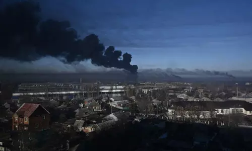 ബോംബ് ഷെൽട്ടറുകളിലേക്ക് മാറൂ; യുക്രൈനിലെ ഇന്ത്യൻ പൗരന്മാർക്ക് സർക്കാർ നിർദേശം ബോംബ് ഷെൽട്ടറുകളിലേക്ക് മാറൂ; യുക്രൈനിലെ ഇന്ത്യൻ പൗരന്മാർക്ക് സർക്കാർ നിർദേശം