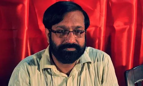 സോക്രട്ടീസിന് വിഷം നല്കിയവര് കാണിച്ച നീതി പോലും മീഡിയവണിന്റെ കാര്യത്തില് കേന്ദ്രം കാണിച്ചില്ല കെ.പി രാമനുണ്ണി സോക്രട്ടീസിന് വിഷം നല്കിയവര് കാണിച്ച നീതി പോലും മീഡിയവണിന്റെ കാര്യത്തില് കേന്ദ്രം കാണിച്ചില്ല കെ.പി രാമനുണ്ണി