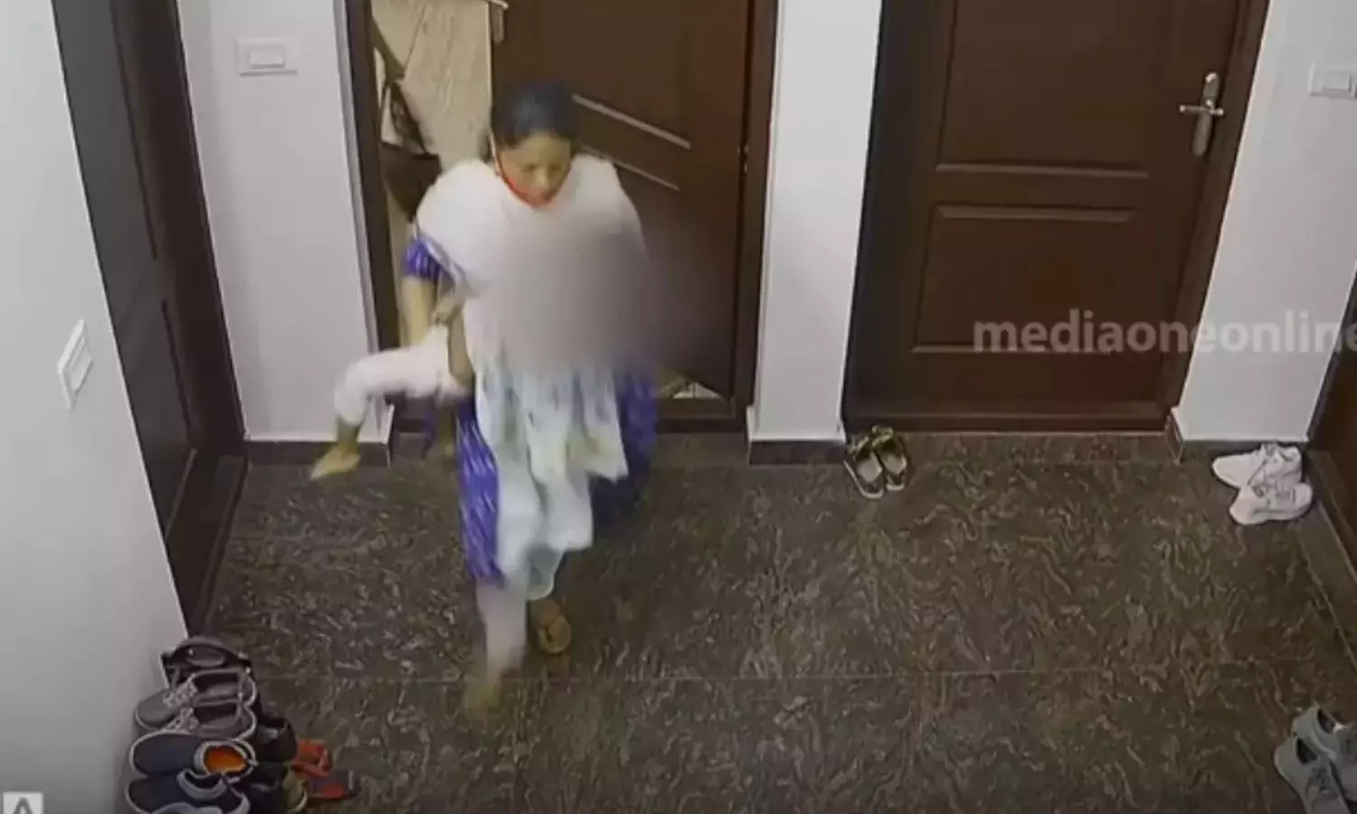 തൃക്കാക്കരയിൽ കുഞ്ഞിന് പരിക്കേറ്റ സംഭവം; ആന്റണി ടിജിനെ കൊച്ചിയിലെത്തിച്ചു തൃക്കാക്കരയിൽ കുഞ്ഞിന് പരിക്കേറ്റ സംഭവം; ആന്റണി ടിജിനെ കൊച്ചിയിലെത്തിച്ചു