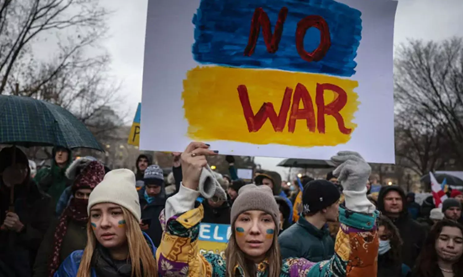 യുദ്ധം വേണ്ട: റഷ്യയുടെ യുക്രൈൻ അധിനിവേശത്തിനെതിരെ പ്രതിഷേധം കനക്കുന്നു യുദ്ധം വേണ്ട: റഷ്യയുടെ യുക്രൈൻ അധിനിവേശത്തിനെതിരെ പ്രതിഷേധം കനക്കുന്നു