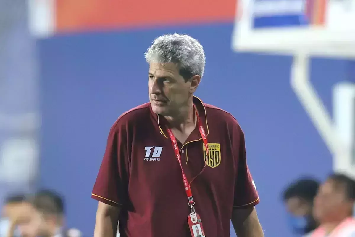 ഞങ്ങളെ അഭിനന്ദിക്കാൻ അദ്ദേഹം ഡ്രസ്സിങ് റൂമിലെത്തി; വുകുമാനോവിച്ചിനെ വാനോളം പുകഴ്ത്തി ഹൈദരാബാദ് കോച്ച് ഞങ്ങളെ അഭിനന്ദിക്കാൻ അദ്ദേഹം ഡ്രസ്സിങ് റൂമിലെത്തി; വുകുമാനോവിച്ചിനെ വാനോളം പുകഴ്ത്തി ഹൈദരാബാദ് കോച്ച്