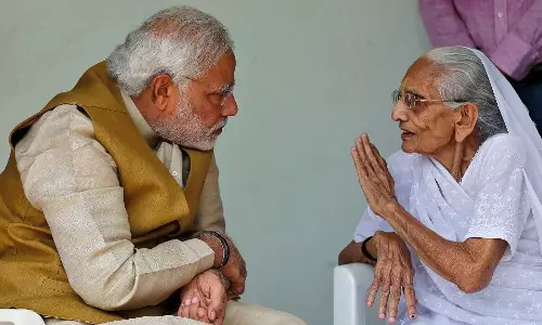 100 വയസ്സുള്ള എന്റെ അമ്മ വരെ വാക്സിന് ഊഴം കാത്തിരുന്നു, എന്നാല് പരിവാര് വാദികളോ; കോണ്ഗ്രസിനെ കടന്നാക്രമിച്ച് പ്രധാനമന്ത്രി 100 വയസ്സുള്ള എന്റെ അമ്മ വരെ വാക്സിന് ഊഴം കാത്തിരുന്നു, എന്നാല് പരിവാര് വാദികളോ; കോണ്ഗ്രസിനെ കടന്നാക്രമിച്ച് പ്രധാനമന്ത്രി