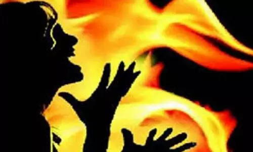 ഭാര്യയെ ഭർത്താവ് പെട്രോൾ ഒഴിച്ച് തീ കൊളുത്തി