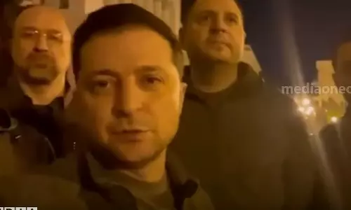 തലസ്ഥാനം വിട്ടുകൊടുക്കില്ല; കിയവ് വിട്ടുപോയിട്ടില്ലെന്ന് സെലൻസ്കി തലസ്ഥാനം വിട്ടുകൊടുക്കില്ല; കിയവ് വിട്ടുപോയിട്ടില്ലെന്ന് സെലൻസ്കി