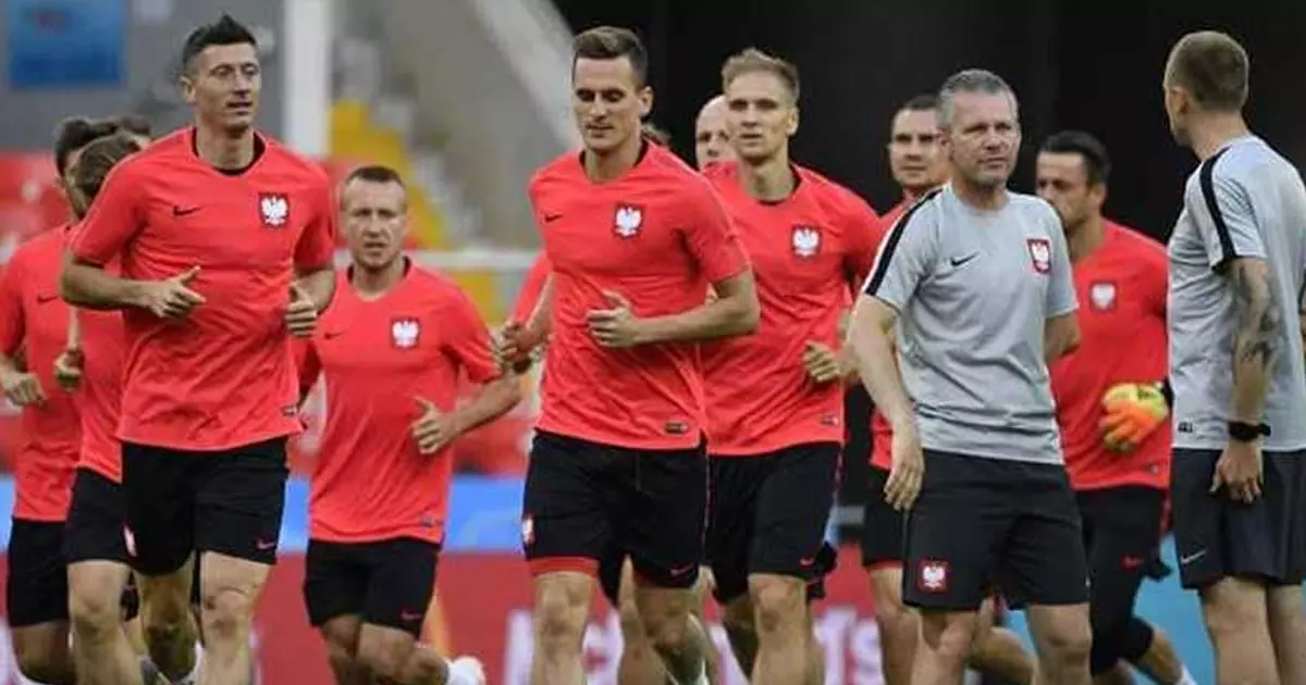 യുക്രൈൻ അധിനിവേശം: റഷ്യക്കെതിരെയുള്ള ലോകകപ്പ് പ്ലേഓഫ് കളിക്കില്ലെന്ന് പോളണ്ട് യുക്രൈൻ അധിനിവേശം: റഷ്യക്കെതിരെയുള്ള ലോകകപ്പ് പ്ലേഓഫ് കളിക്കില്ലെന്ന് പോളണ്ട്