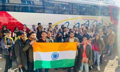 ആശ്വാസത്തോടെ 17 മലയാളി വിദ്യാർത്ഥികളും; യുക്രൈനിൽനിന്നുള്ള ആദ്യസംഘം ഇന്നെത്തും ആശ്വാസത്തോടെ 17 മലയാളി വിദ്യാർത്ഥികളും; യുക്രൈനിൽനിന്നുള്ള ആദ്യസംഘം ഇന്നെത്തും