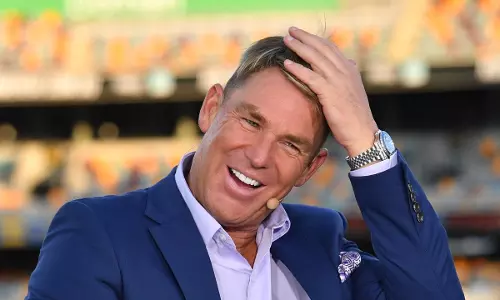 ഇംഗ്ലണ്ട് ക്രിക്കറ്റ് ടീമിന്‍റെ പരിശീലകനാവാൻ  താത്പര്യമറിയിച്ച്  ഷെയിൻ വോൺ