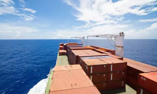 ഉപരോധം കർശനം; റഷ്യയുടെ ചരക്കുകപ്പൽ ഫ്രാൻസ് തടഞ്ഞു ഉപരോധം കർശനം; റഷ്യയുടെ ചരക്കുകപ്പൽ ഫ്രാൻസ് തടഞ്ഞു