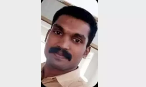 യൂണിഫോമിന് അനുസരിച്ചുള്ള ഹിജാബ് ധരിച്ചില്ലെന്ന് ആരോപിച്ച് വിദ്യാർഥികളെ മർദിച്ച അധ്യാപകൻ അറസ്റ്റിൽ യൂണിഫോമിന് അനുസരിച്ചുള്ള ഹിജാബ് ധരിച്ചില്ലെന്ന് ആരോപിച്ച് വിദ്യാർഥികളെ മർദിച്ച അധ്യാപകൻ അറസ്റ്റിൽ