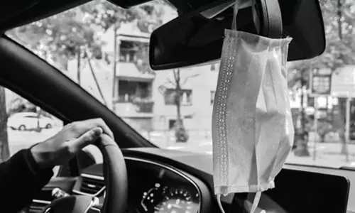 ഇനി 2000 നഷ്ടമാകില്ല; ഡൽഹിയിൽ സ്വകാര്യ കാറുകളിൽ തിങ്കളാഴ്ച മുതൽ മാസ്‌ക് വേണ്ട