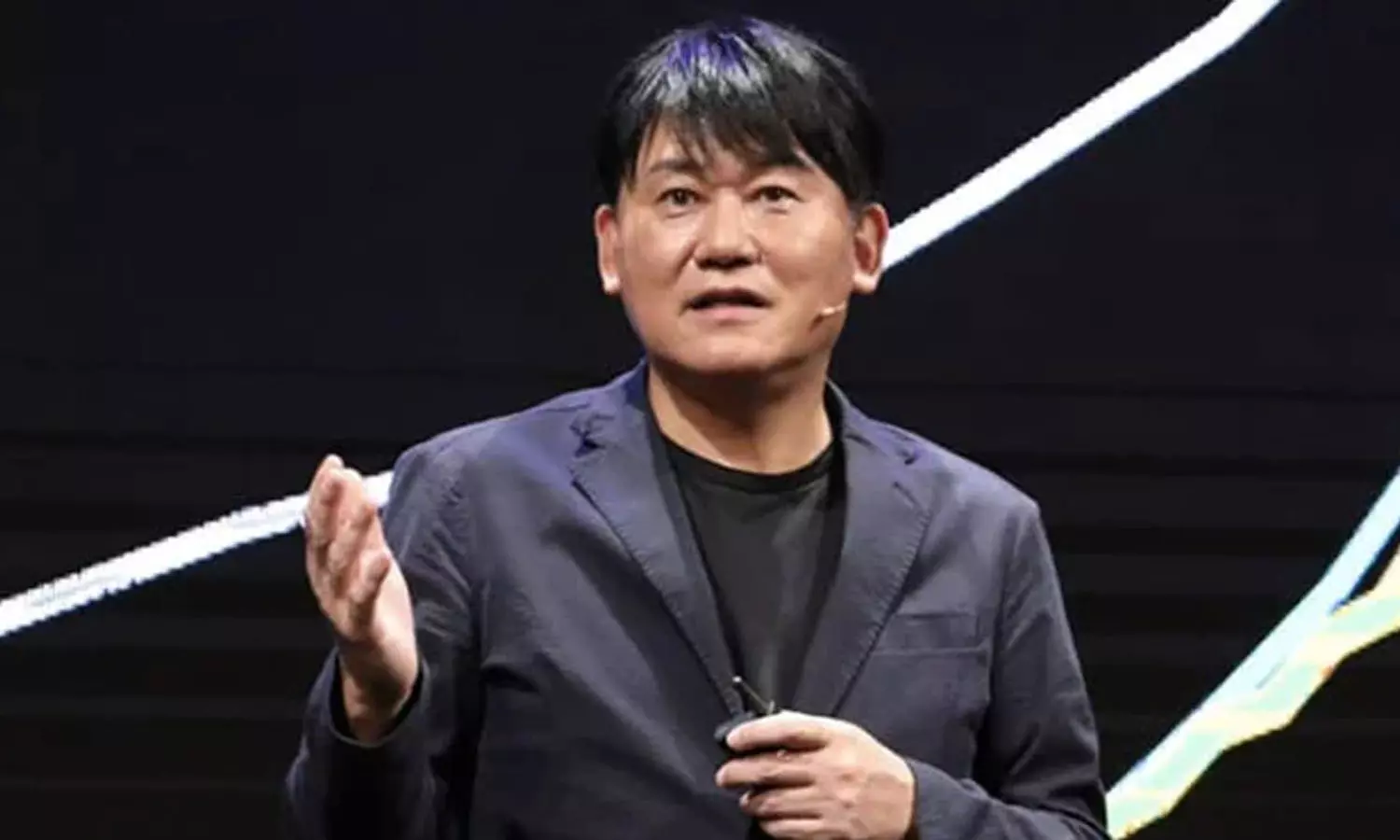 യുക്രൈനിന് 8.7 മില്യൺ ഡോളറിന്റെ ധനസഹായം പ്രഖ്യാപിച്ച് ജാപ്പനീസ് കോടീശ്വരൻ