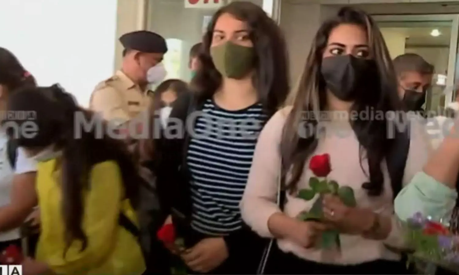 യുക്രൈനിൽ നിന്നുള്ള മലയാളി വിദ്യാർഥികളുടെ ആദ്യം സംഘം കൊച്ചിയിലെത്തി