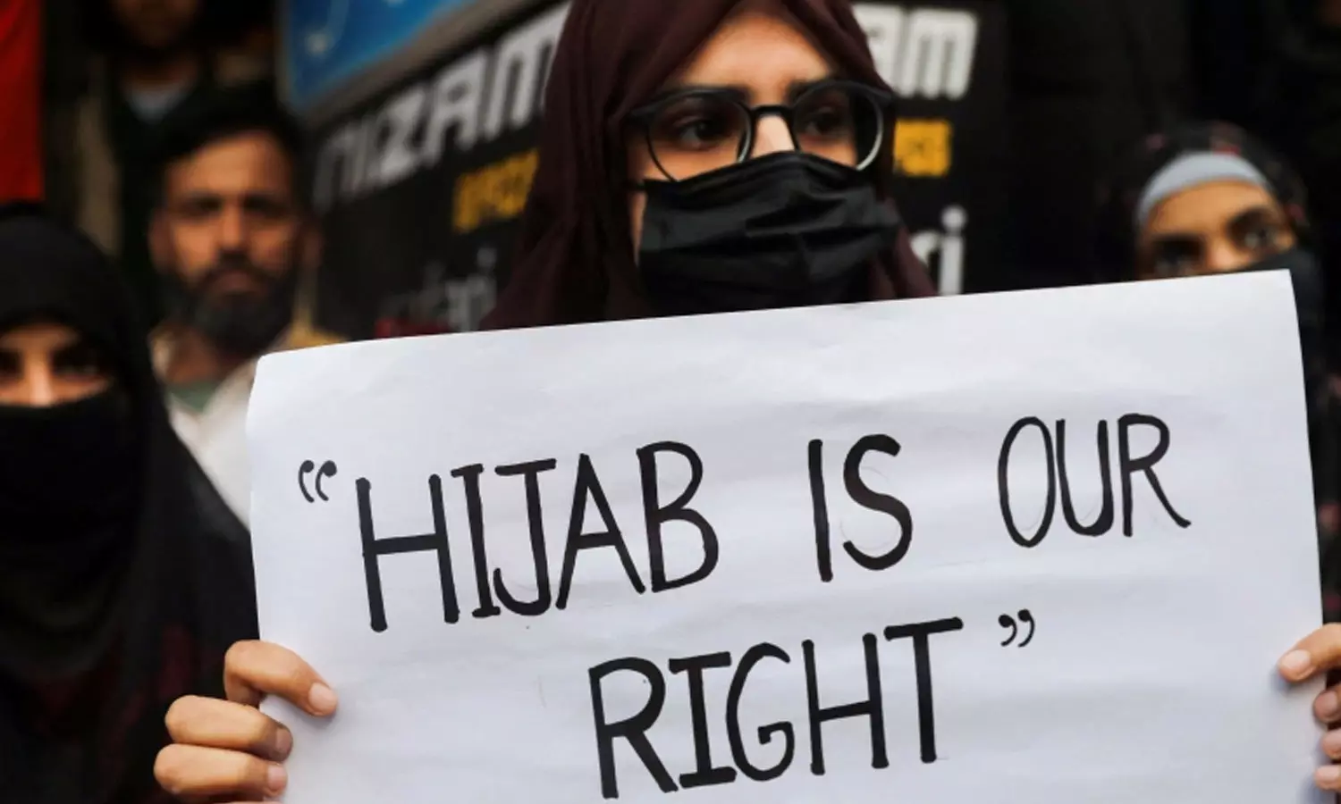 ഹിജാബ് വിലക്ക്; കർണാടകയിൽ പഠനം ഉപേക്ഷിച്ച് വിദ്യാർഥികൾ, കൂട്ടത്തോടെ ടി.സി വാങ്ങി