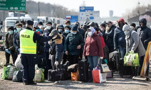 യുക്രൈന്‍-പോളണ്ട് അതിർത്തിയിൽ എത്തിയവർക്ക് നേരെ സുരക്ഷാ ഉദ്യോഗസ്ഥരുടെ മർദനം