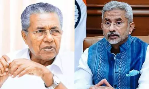 ബങ്കറിലുള്ളവര്ക്ക് അടിയന്തരമായി വെള്ളവും ഭക്ഷണവും എത്തിക്കണം; പിണറായി വിജയൻ-ജയശങ്കര് ചർച്ച ബങ്കറിലുള്ളവര്ക്ക് അടിയന്തരമായി വെള്ളവും ഭക്ഷണവും എത്തിക്കണം; പിണറായി വിജയൻ-ജയശങ്കര് ചർച്ച