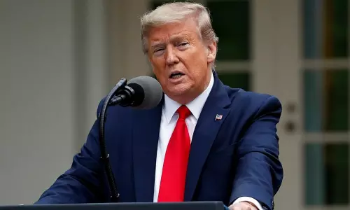 സെലൻസ്‌കി ധീരൻ,പുട്ടിൻ ബൈഡനെ ചെണ്ടയാക്കി- ട്രംപ്