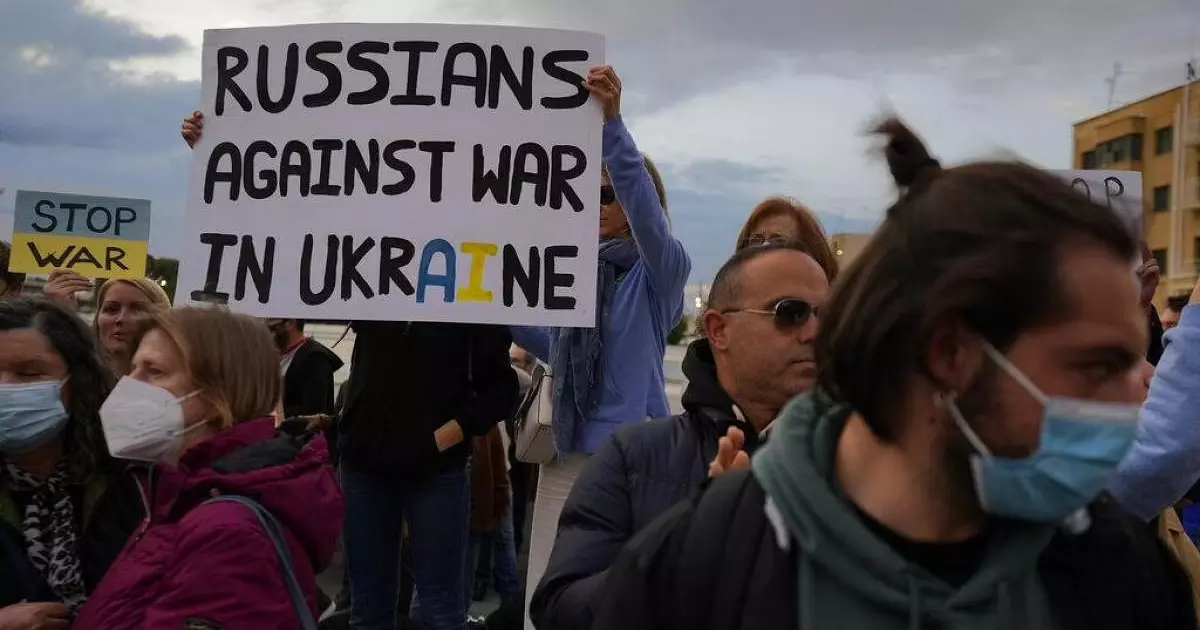 യുദ്ധം അവസാനിപ്പിക്കൂ: ലോകവ്യാപക പ്രതിഷേധം, റഷ്യയില് അറസ്റ്റിലായവരുടെ എണ്ണം 5250 ആയി യുദ്ധം അവസാനിപ്പിക്കൂ: ലോകവ്യാപക പ്രതിഷേധം, റഷ്യയില് അറസ്റ്റിലായവരുടെ എണ്ണം 5250 ആയി