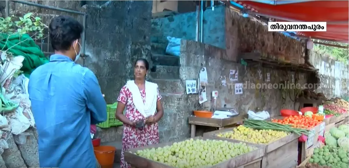 കാശുള്ളവരുടെ മാത്രമല്ല കൂലിപ്പണിക്കാരുടെയും മക്കൾ യുക്രൈനിൽ പഠിക്കുന്നുണ്ട്, അവരുടെ സ്വപ്നങ്ങളിലേക്ക് കൂടിയാണ് യുദ്ധം കരിനിഴൽ വീഴ്ത്തിയത്... കാശുള്ളവരുടെ മാത്രമല്ല കൂലിപ്പണിക്കാരുടെയും മക്കൾ യുക്രൈനിൽ പഠിക്കുന്നുണ്ട്, അവരുടെ സ്വപ്നങ്ങളിലേക്ക് കൂടിയാണ് യുദ്ധം കരിനിഴൽ വീഴ്ത്തിയത്...
